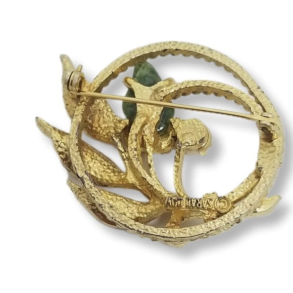 SARAH COVENTRY 1966 "JADE GARDEN"  JADE & CULTURED PEARL GOLDTONE FLORAL BROOCH - Picture 2 of 3